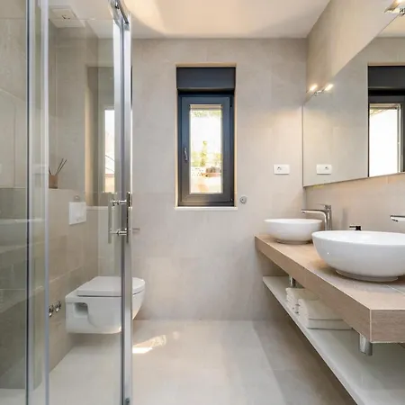 Admira Maria With A Heated Pool And Sea Views * Stanici
