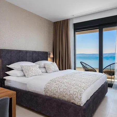 Villa New! Admira Maria With A Heated Pool And Sea Views *